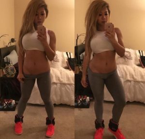 Jolie fille asiate du 53 excitée en photo cochonne