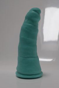 Un superbe gode pour cette photo femme nue du 84