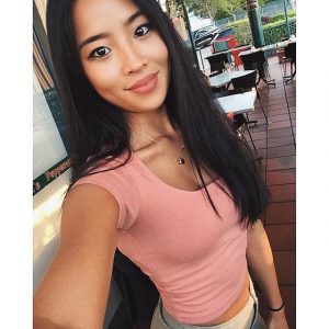 amatrice sexy asiatique dans le 41 donne selfie coquin