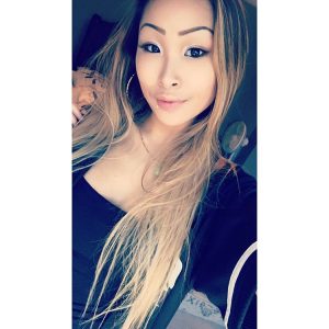 amatrice sexy asiatique dans le 53 donne selfie coquin