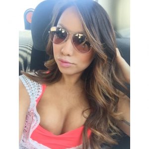 asiate nue en photo pour exciter un mec dans le 10