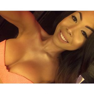 asiate nue en photo pour exciter un mec dans le 42