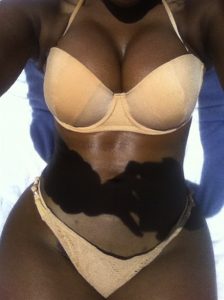 beauté black du 57 montre ses gros nichons