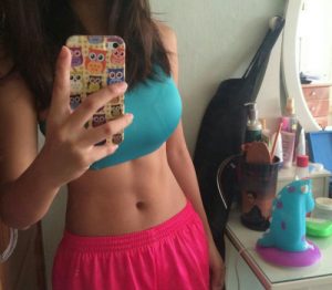 belle fille sexy du 24 en selfie snap