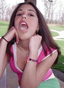 coquine prend une ejac faciale pendant plan cul sur le 20