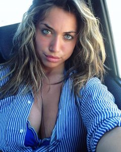 énormes tétons de meuf sexy du 019 nue