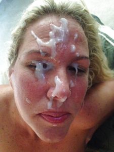 facial cumshot pour salope en manque dans le 65