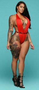 femme noire nue du 55 exhibe gros nichons