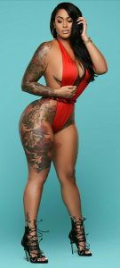 femme noire nue du 58 exhibe gros nichons