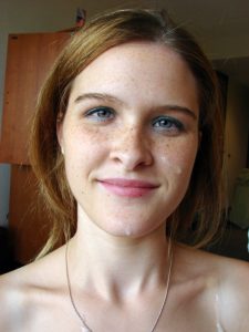 fille sexy du 24 couverte par un facial cumshot