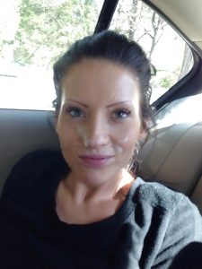 fille sexy du 48 couverte par un facial cumshot