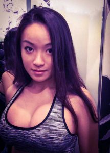 japonaise ultra sexy veut un plan cul sur le 31