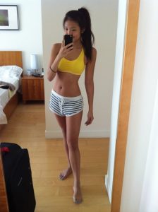 selfie sexe dune fille asiatique du 52 nue en photo