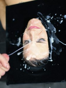 suceuse du 24 termine par un cumshot
