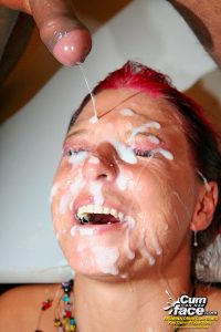 une grosse ejac faciale pour salope du 10