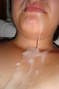 une grosse ejac faciale pour salope du 56